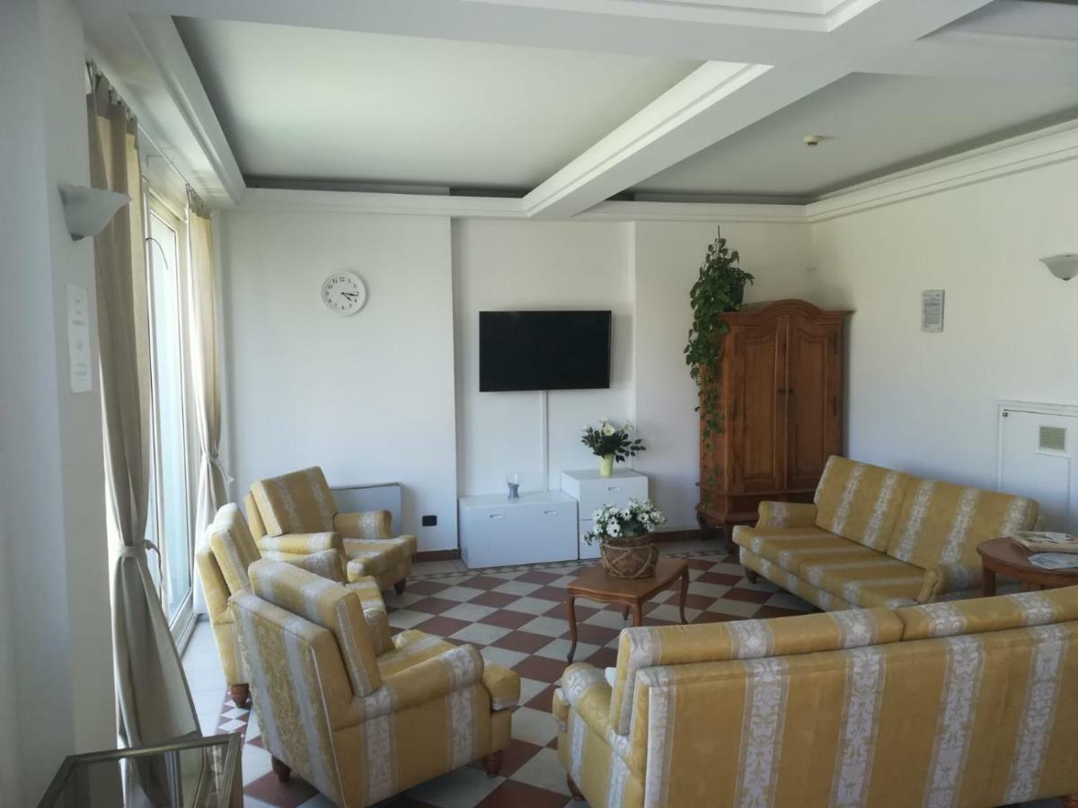Residenza Villa Margherita Rimini Luaran gambar